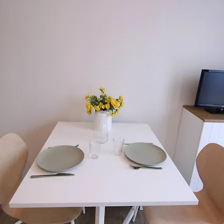Apartment 2 Pers, Parking, Proche Thermes & Commerces - Fr-1-313-156 *