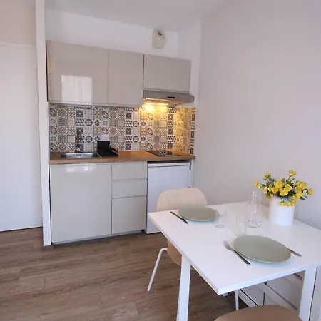 2 Pers, Parking, Proche Thermes & Commerces - Fr-1-313-156 *