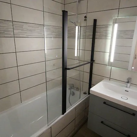 Apartment 2 Pers, Parking, Proche Thermes & Commerces - Fr-1-313-156